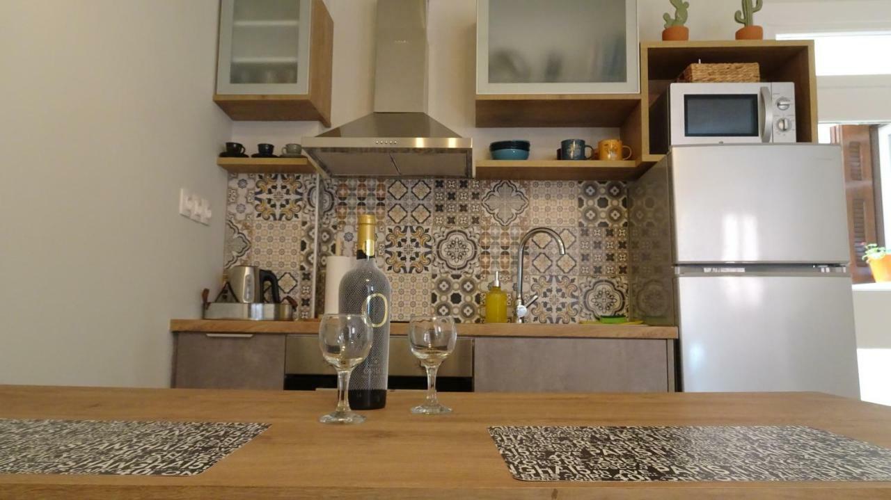 Elegant And Comfortable Apartment In The City Center แอร์มูโปลี ภายนอก รูปภาพ