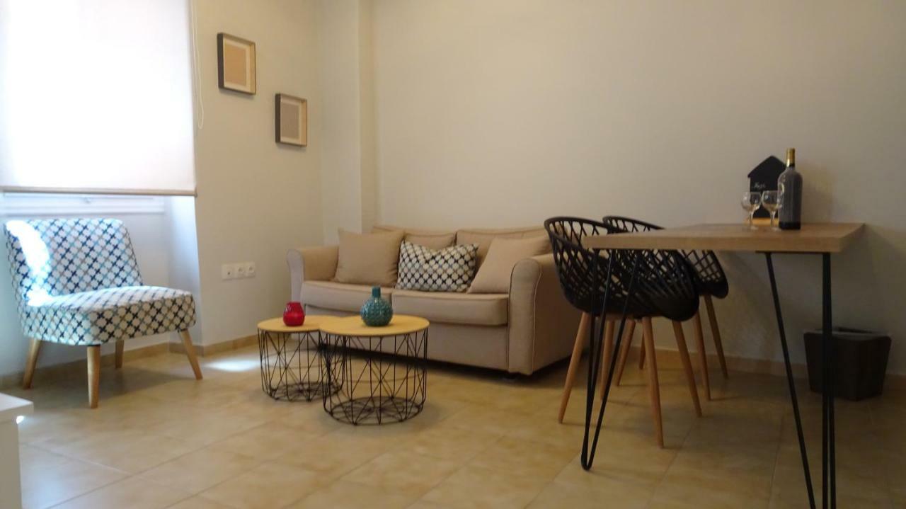Elegant And Comfortable Apartment In The City Center แอร์มูโปลี ภายนอก รูปภาพ