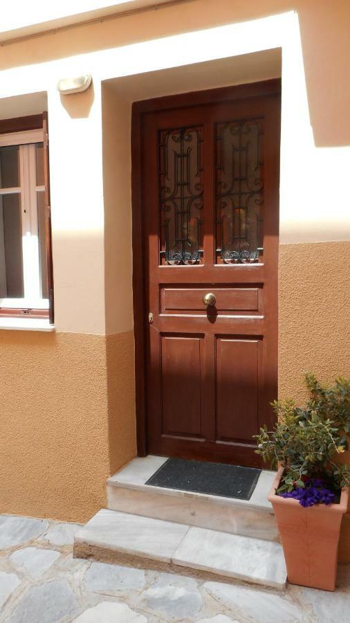 Elegant And Comfortable Apartment In The City Center แอร์มูโปลี ภายนอก รูปภาพ