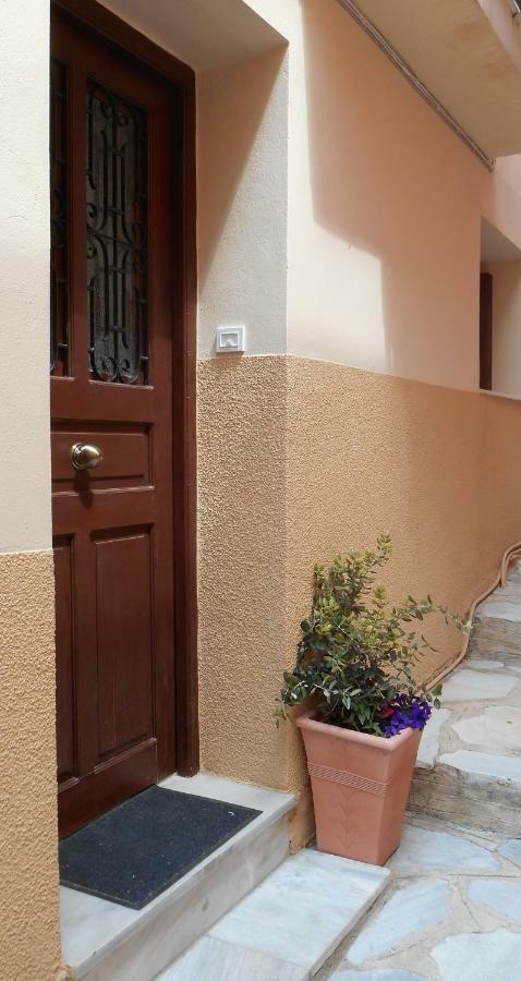 Elegant And Comfortable Apartment In The City Center แอร์มูโปลี ภายนอก รูปภาพ