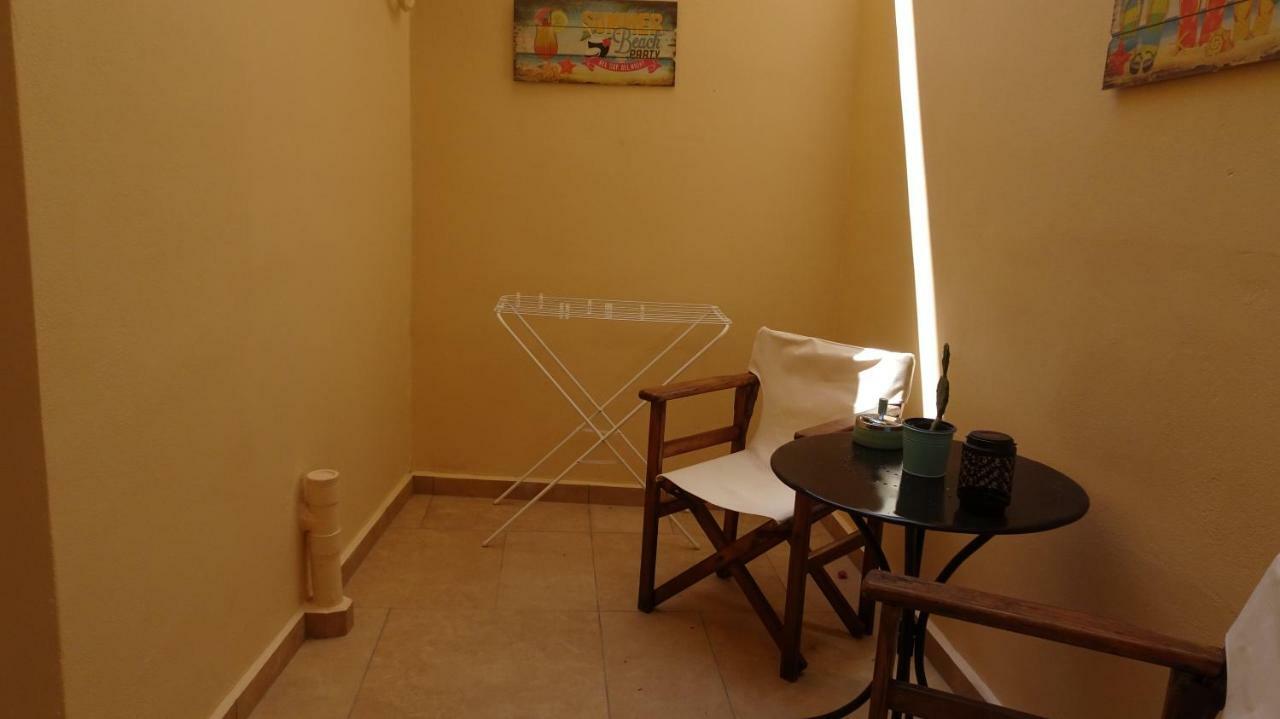 Elegant And Comfortable Apartment In The City Center แอร์มูโปลี ภายนอก รูปภาพ