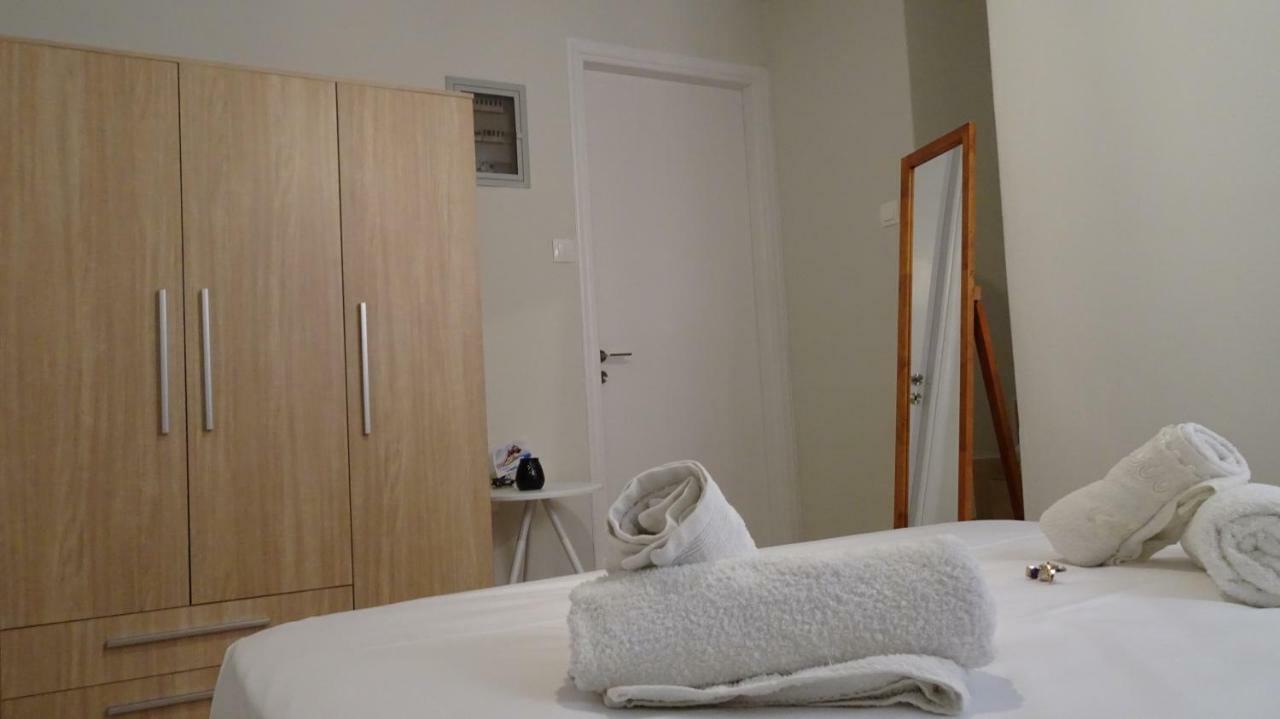 Elegant And Comfortable Apartment In The City Center แอร์มูโปลี ภายนอก รูปภาพ