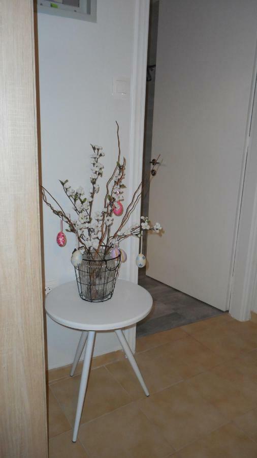 Elegant And Comfortable Apartment In The City Center แอร์มูโปลี ภายนอก รูปภาพ